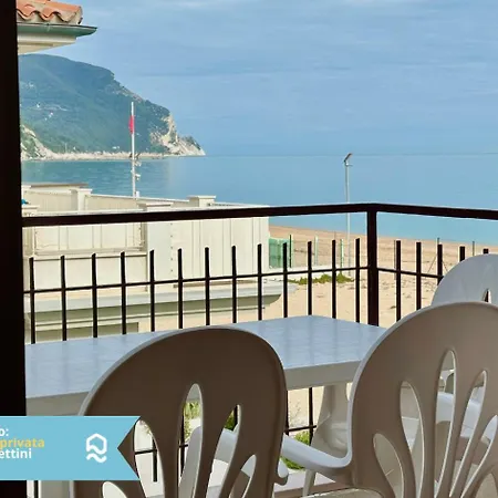Apartment M097 - Marcelli, Trilocale Sul Mare Con Privata *