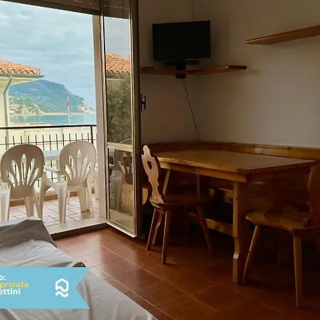 Apartment M097 - Marcelli, Trilocale Sul Mare Con Privata