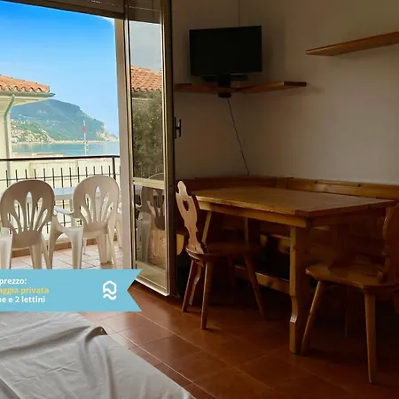 M097 - Marcelli, Trilocale Sul Mare Con Privata *